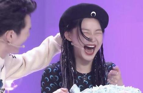 撩男神,炒CP,如此“做作”的金靖真能变成贾玲的接班人?