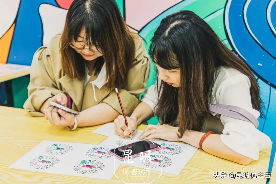 昆明最后一台大头贴机，藏着90后的绝版青春