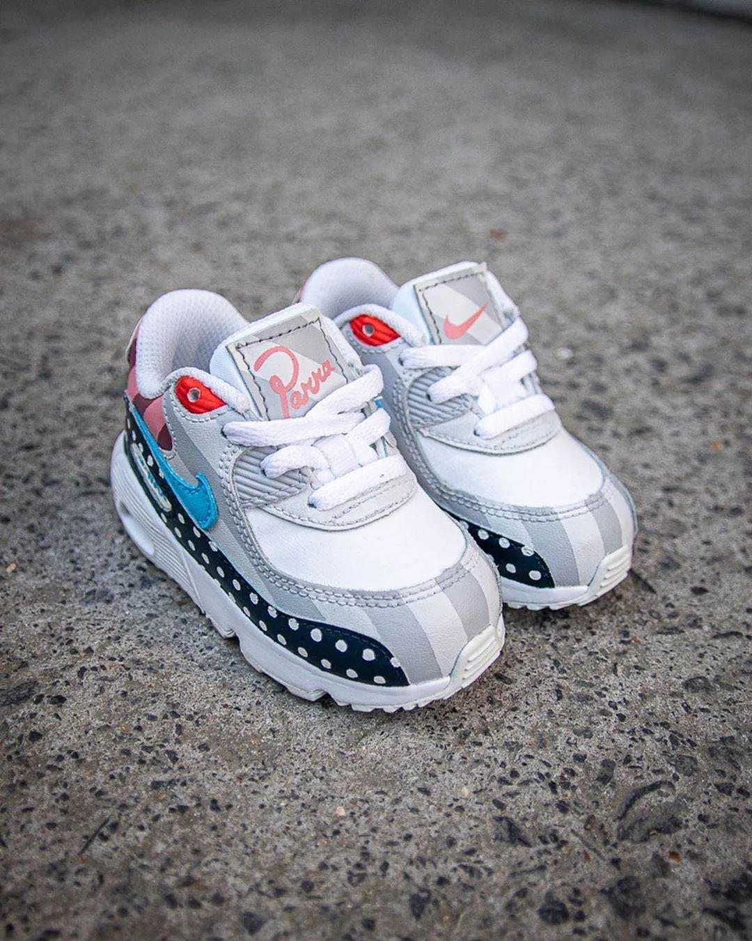 aj1鐞冮瀷澶栫鍖荤敓鑱斿悕鑺濆姞鍝ョ孩,aj1澶栫鍖荤敓瀹氬埗