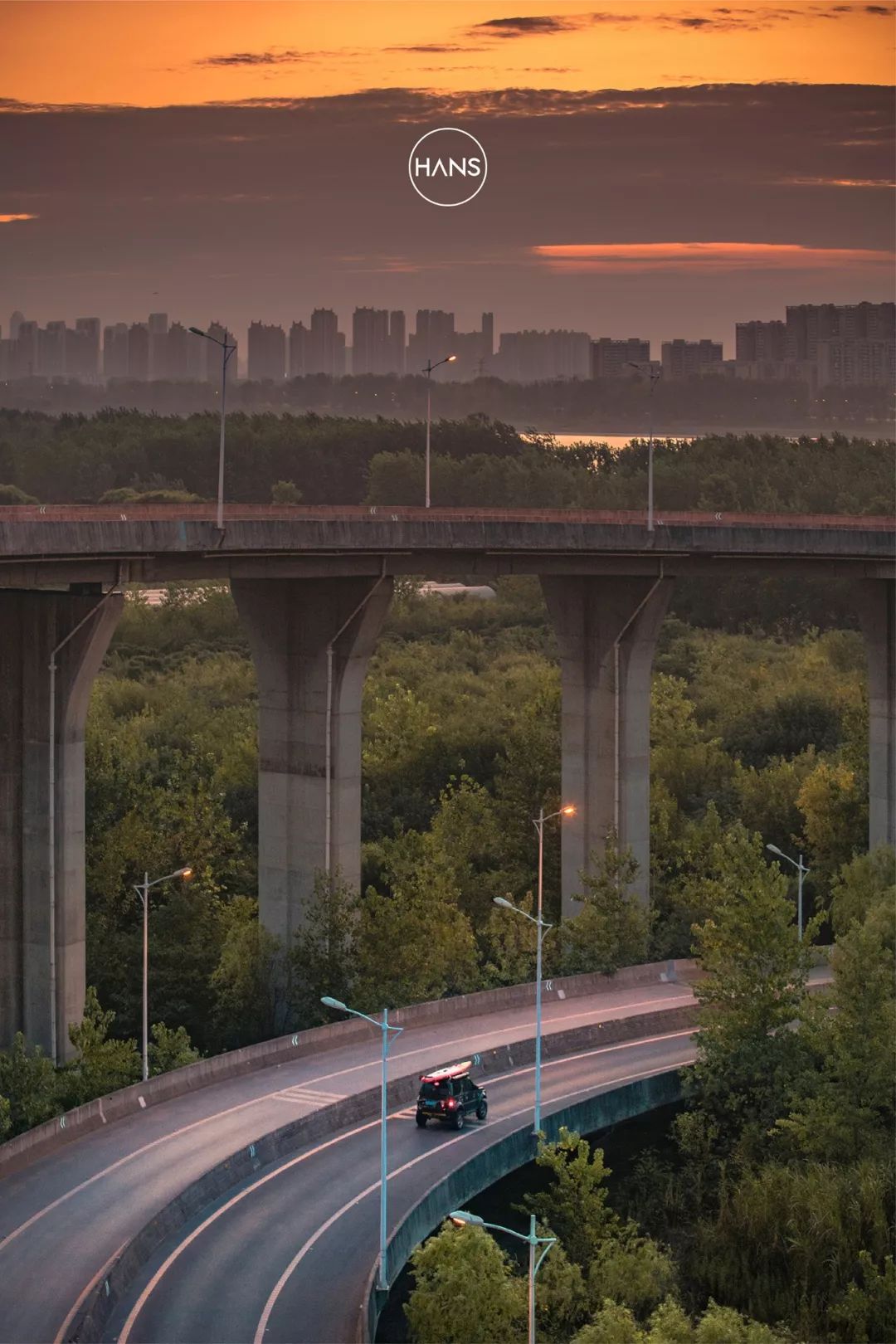 这里是青山，请长按保存