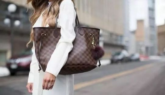 lv包包经典入门款speedy25,lv包包speedy25适合什么季节背