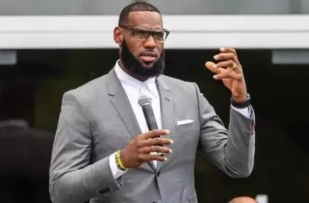 伊布为什么说詹姆斯,伊布谈詹姆斯打篮球