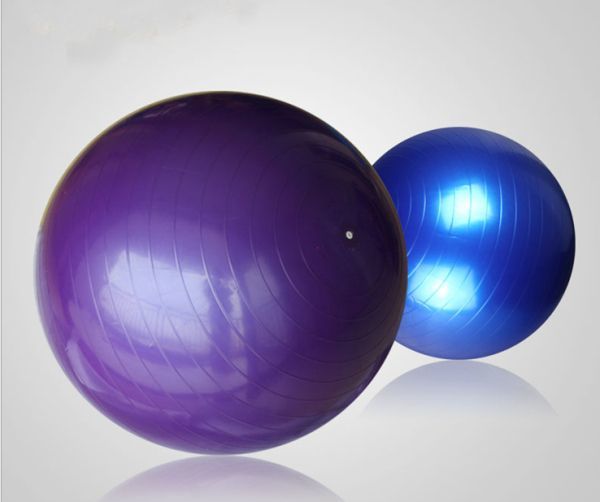 孩子在家里玩球的教育,0-3岁儿童发育球训练