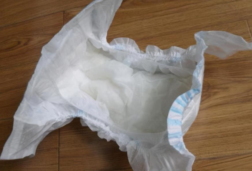 宝宝穿尿不湿一天要换几片,一片尿不湿宝宝穿两天