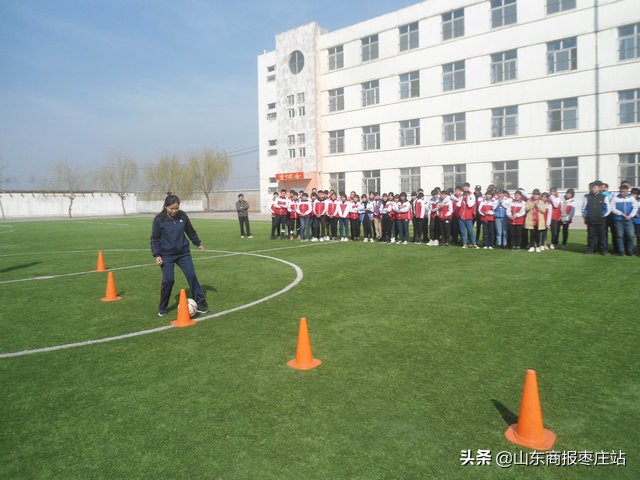 感谢有你，绽放美丽----望重中学隆重开展“庆三八节足球趣味赛”活动