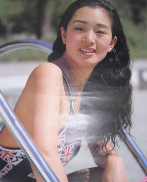 单眼皮、龅牙、厚嘴唇，这些缺陷美才是娱乐圈该有的百媚千红