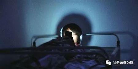 吃饭刷手机宜多吃,为什么刷手机的时候总想吃东西