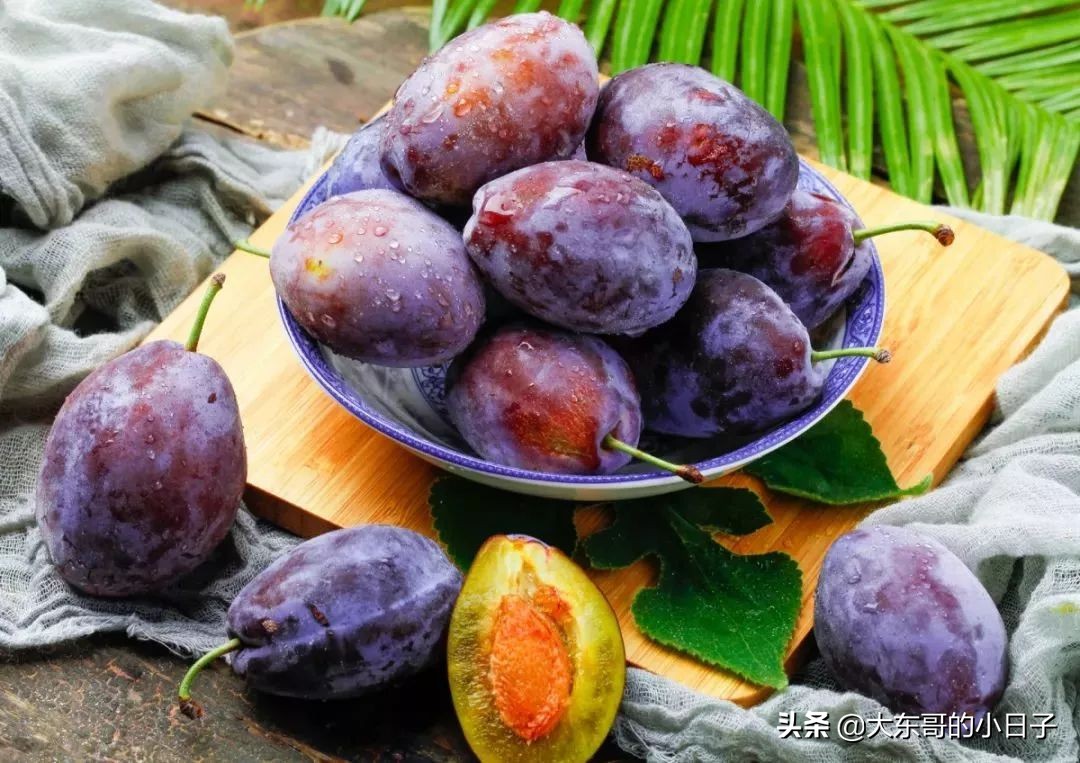 西梅李子怎么挑选,新鲜西梅和李子的区别