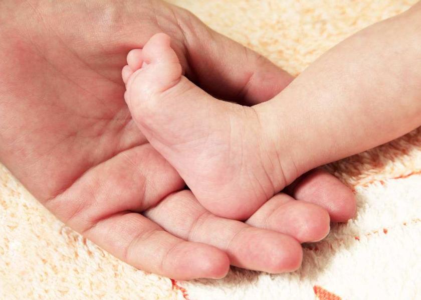 爷爷给孙女起名护士手抖少写一笔,爷爷给孙子取名护士少写了一笔