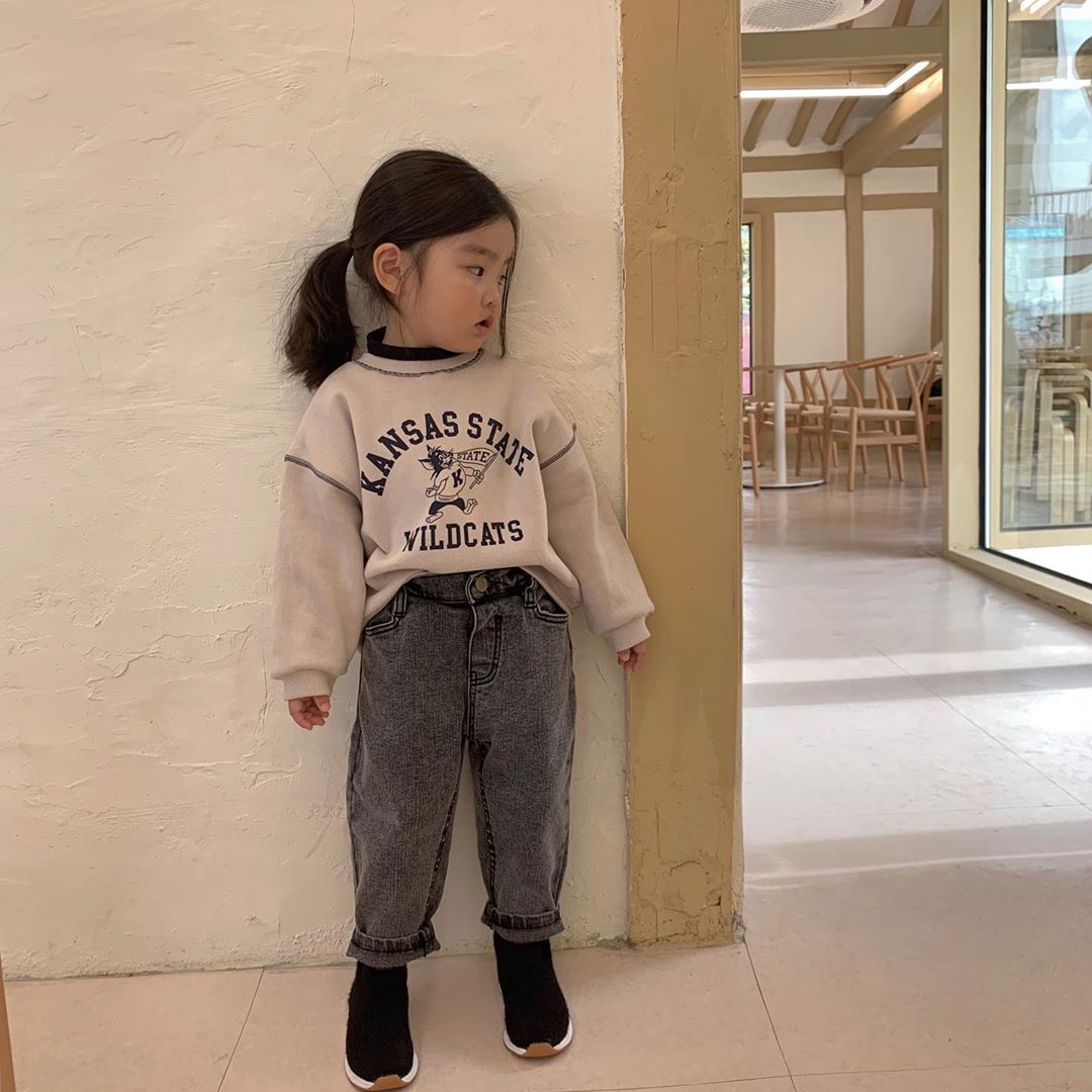 跟着韩国女主学穿搭清新又时尚,韩国中性风儿童穿搭