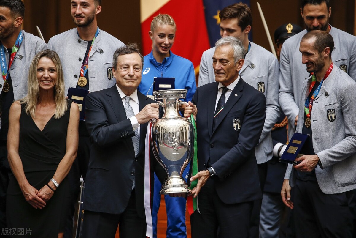 罗马夺冠狂欢,意大利罗马夺冠游行