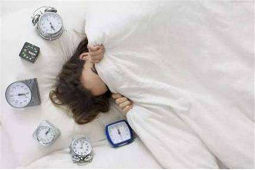 佛教鬼压床预示着什么迷信说法,白天鬼压床预示着什么迷信说法