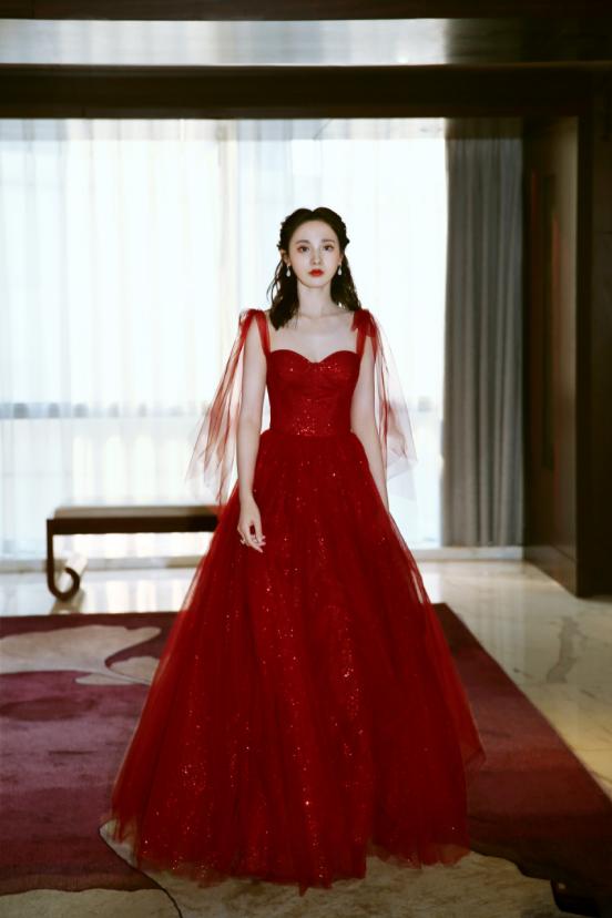 显得不臃肿的棉服,臃肿的棉服怎么穿显瘦又时尚