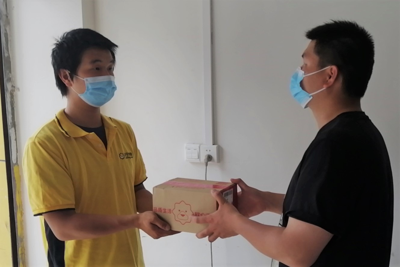 武汉快递小哥月入3万,武汉76个日夜后重启归来