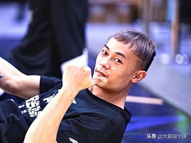 杜锋赛后敲打汤杰,杜锋让汤杰回更衣室