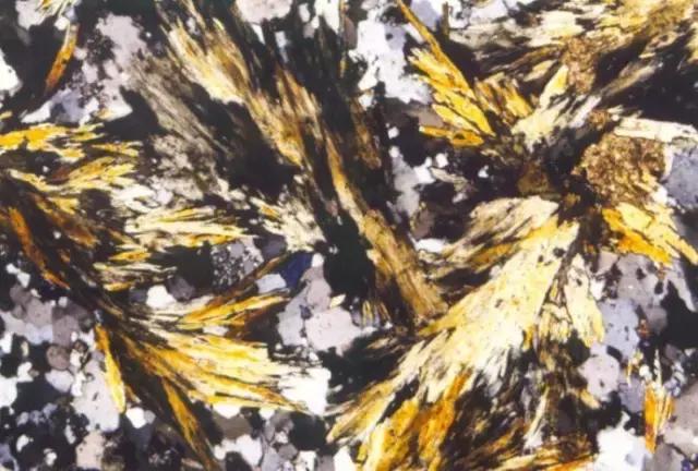 常见岩浆岩鉴别特征图片,常见岩浆岩的认识和鉴定实验报告