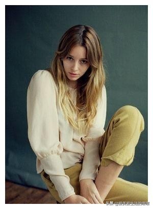 英超最厉害的足球宝贝,英超最火身材足球宝贝新一姐