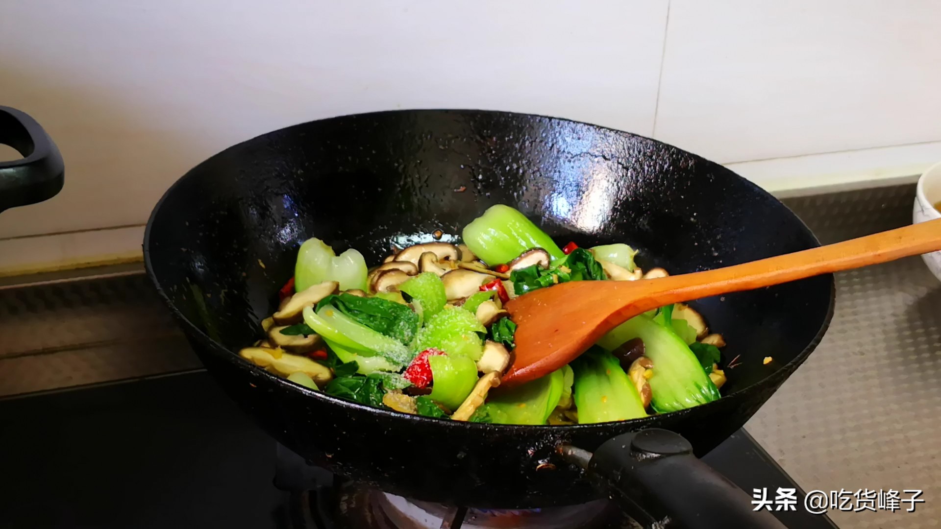 炒青菜记住这3点,怎样炒青菜比较翠绿