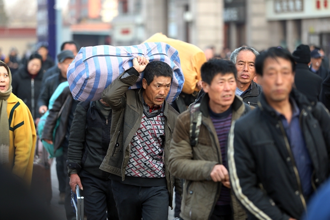 “逆流过年”到北上广深一线城市去