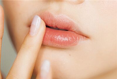 怎么样涂口红更好看,怎么涂口红显年轻的几种方法