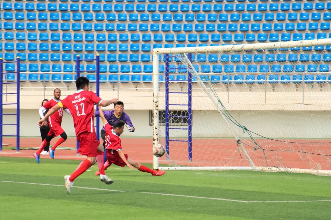 东北财经大学举办“献礼建*党**百年”东北财经大学第五届大学生体育文化节开幕式暨“东财杯”师生足球友谊赛