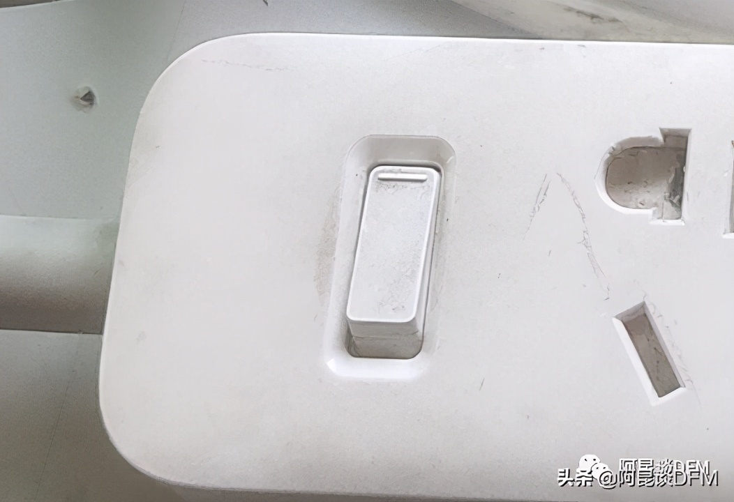 拆解小米插板,小米插座拆解评测