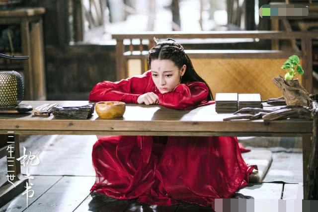 迪丽热巴高伟光《枕上书》滚床单吻戏是怎么拍的？俩导演亲身示范