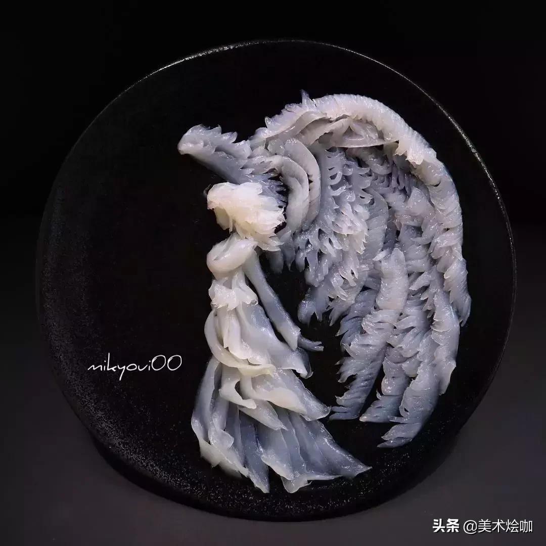 这是家里有矿吗,用三文鱼作画也能美到爆