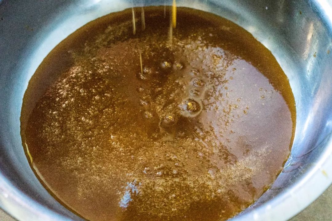 土蜂蜜取蜜全过程,土蜂蜜正确取蜜方法