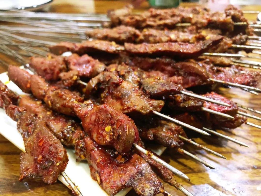 男子减肥一个月暴瘦60斤,男子减肥从200多斤减到100多斤