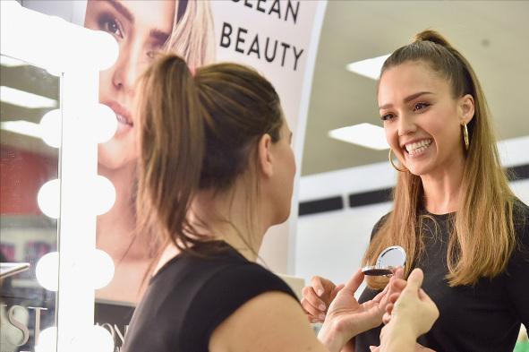 好莱坞女星杰西阿尔芭,美国女演员杰西卡·阿尔芭