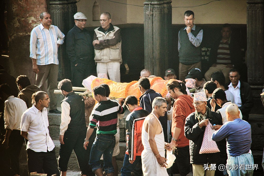 尼泊尔恒河上的烧尸庙,夜游尼泊尔烧尸庙