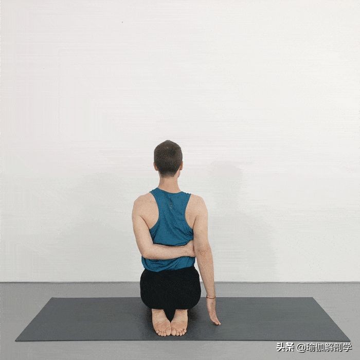 瑜伽肩颈理疗私教,肩颈酸疼修复瑜伽私教手法