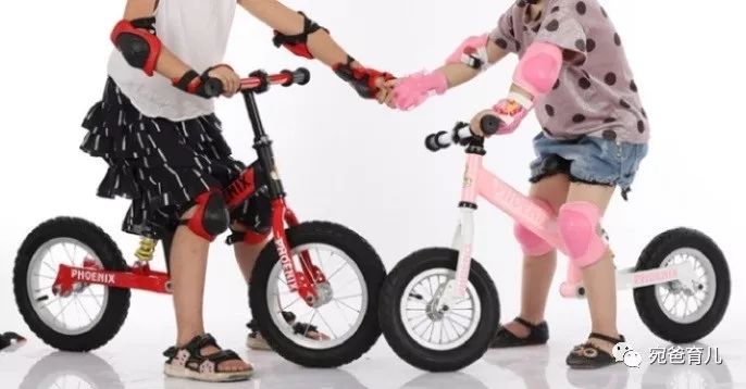 平衡车扭扭车和滑板车哪个好,一岁多买扭扭车平衡车滑板车