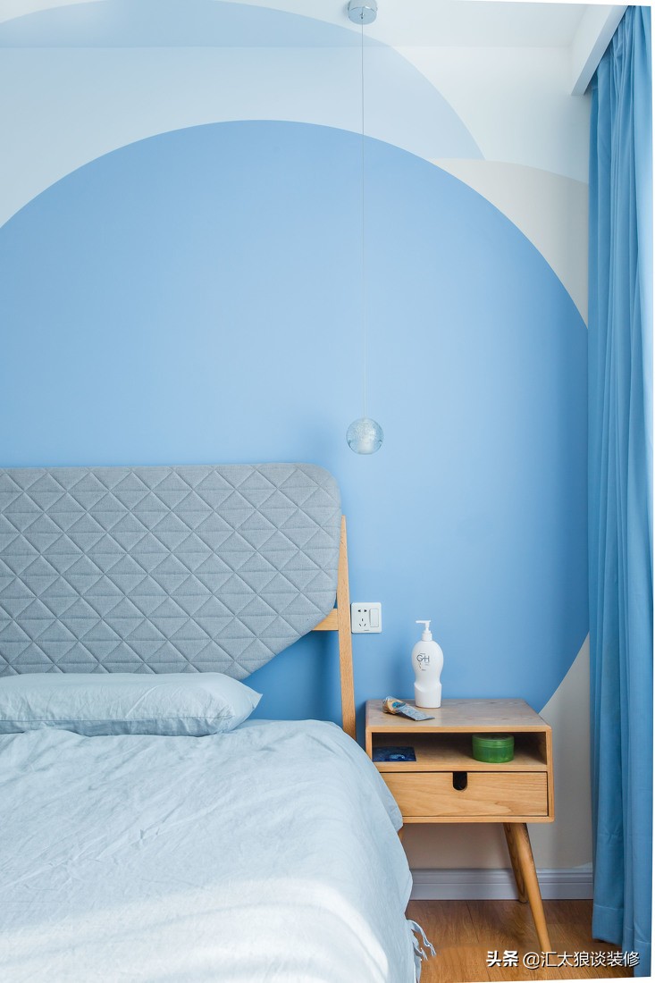 她家装修很简单,她家两居室装修太惊艳了