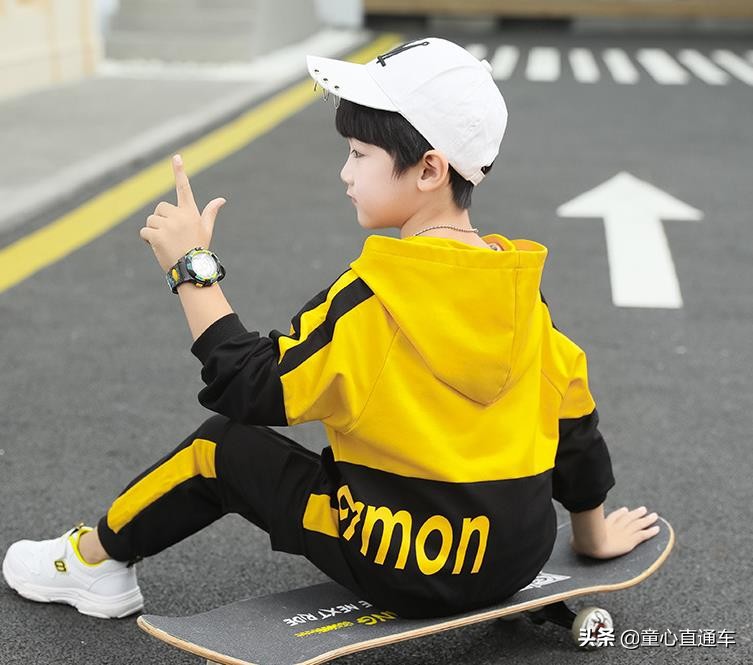 童装韩系风中大童,中大童装8-16岁运动衣