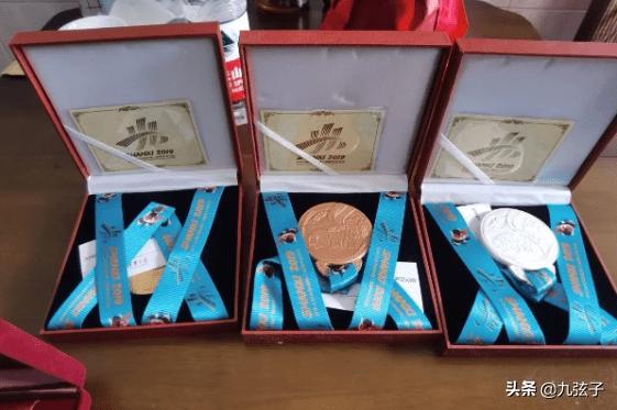 从靶位上睡觉睡醒拿亚军到奥运会首金得主，00后的杨倩经历了啥？