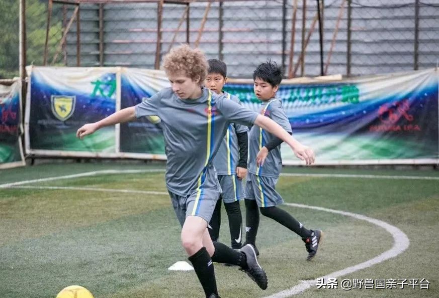 把最纯正意大利足球带来东莞,这个爸爸说足球应该这样学