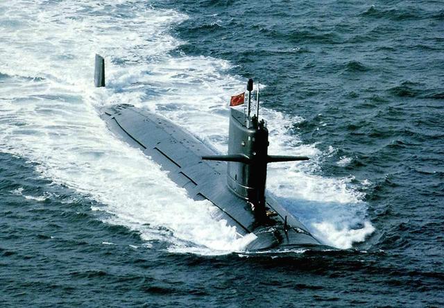 中国核潜艇最大下潜深度是多少米,各国导弹核潜艇的潜水深度
