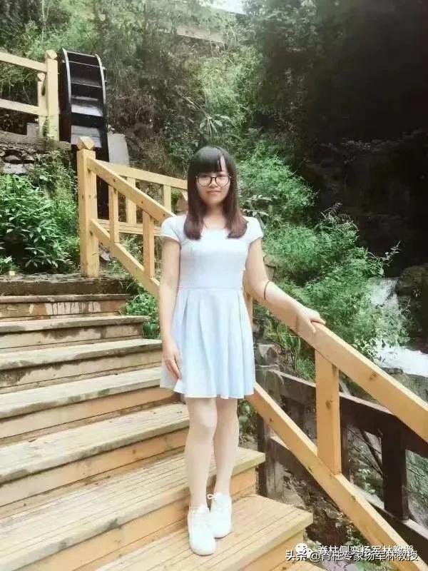 女高中生脊柱侧弯治疗视频,15岁女生脊柱侧弯能自愈吗
