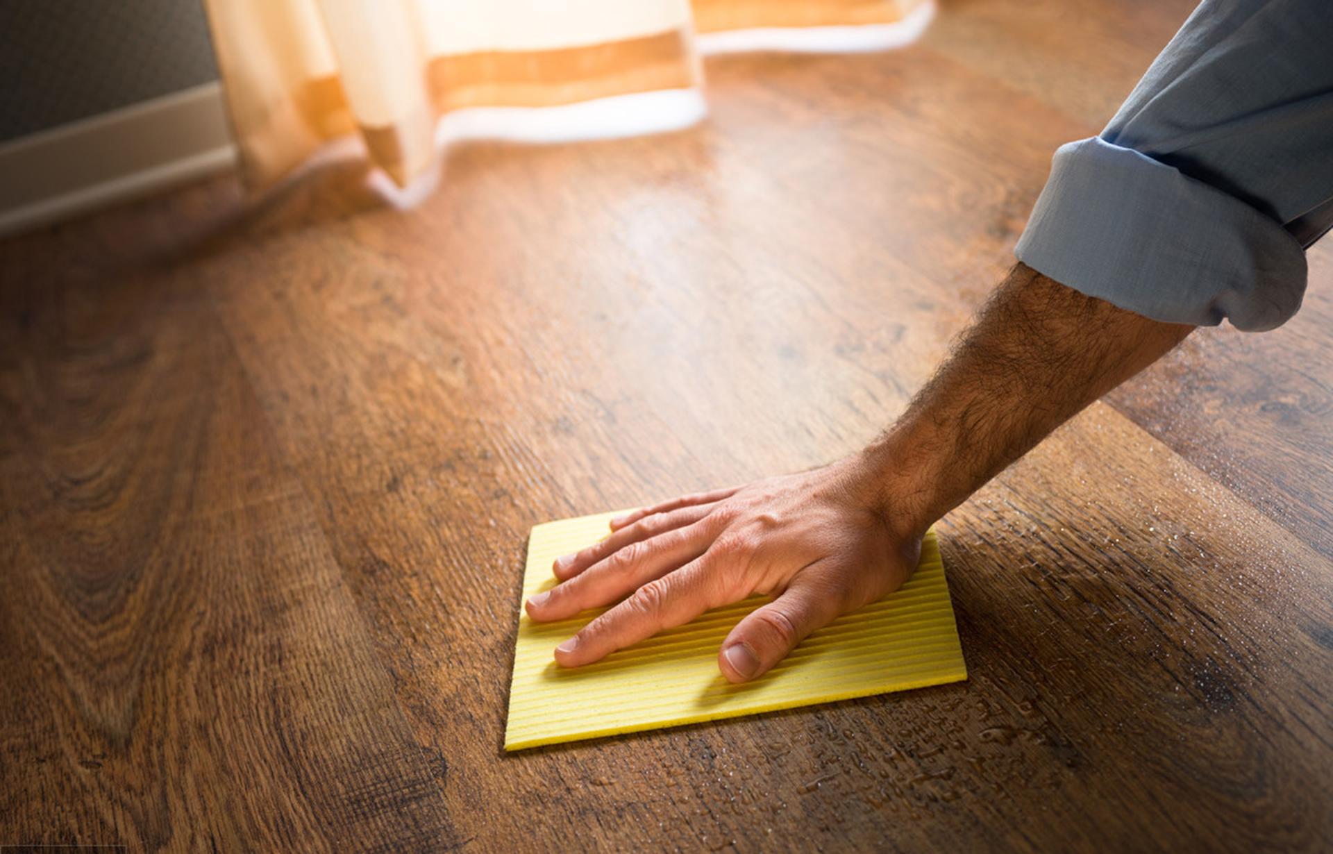 木地板拖地老是闻到一股腥味,拖地老是闻到一股腥味