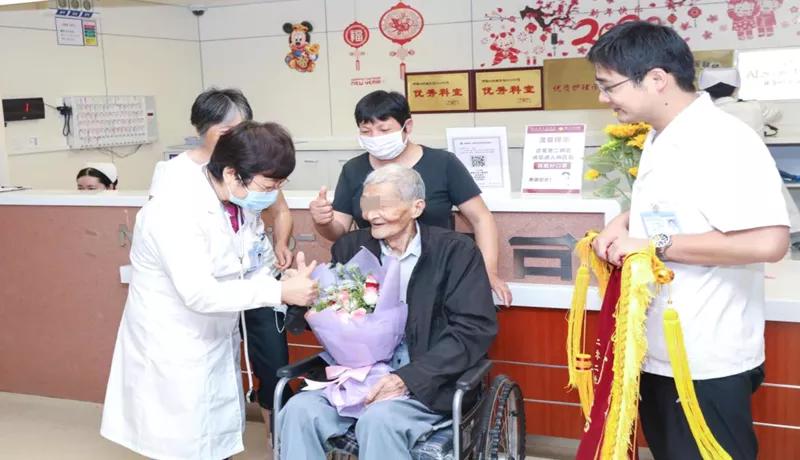 医者仁心大爱精诚,医者仁心济世救人