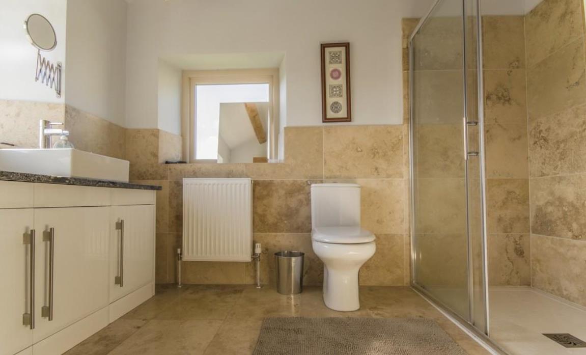 在英国100人民币能买到什么,100万英镑在英国能买什么房子