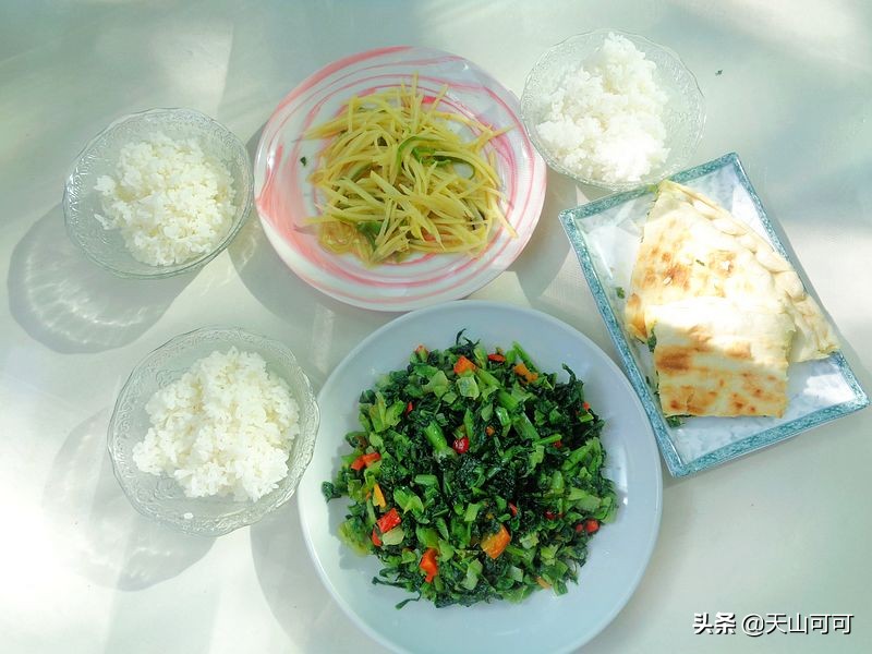 东北五花肉炖鱼豆腐的家常做法,午餐鱼炖豆腐汤好吃极了