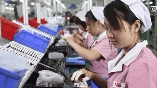 工厂压你20%的工资怎么办,打工为什么要压一个月工资