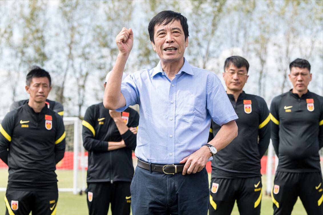 国足主教练李铁有多少钱,中国男足李铁主教练年薪是多少