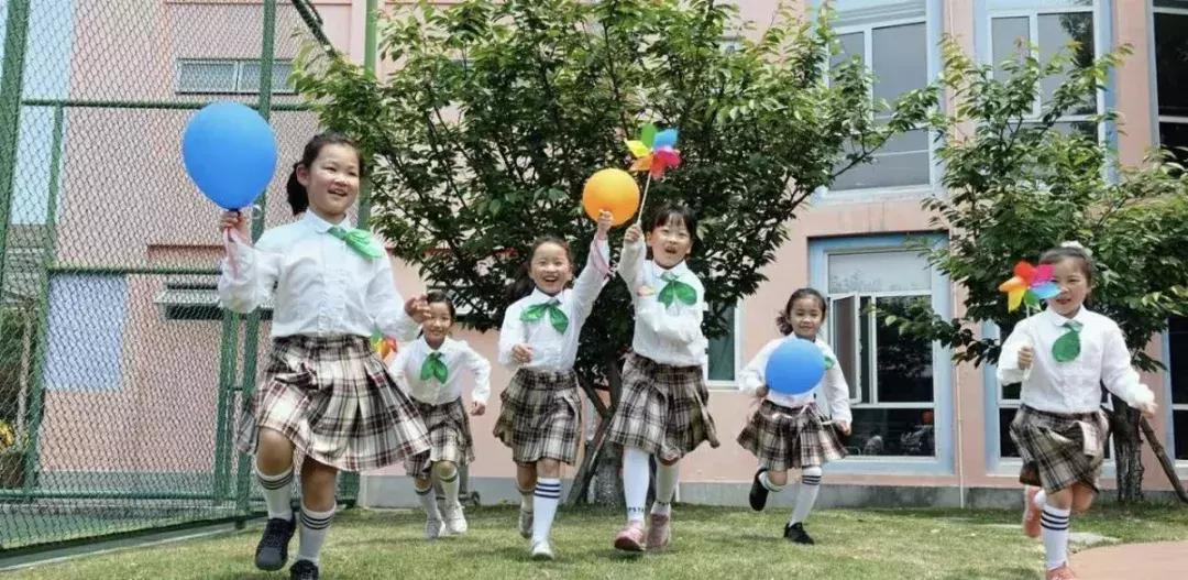 上海小学校服,上海惠灵顿校服