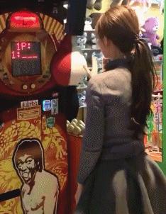 搞笑gif开心一刻,搞笑gif段子妹子你太皮了