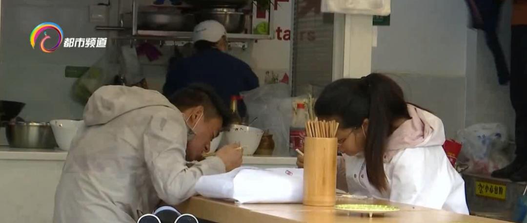 夜市小吃疫情生意惨淡,生意差餐饮食材不断损耗