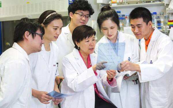 香港美女生物学家：破译人体大脑密码，让老年痴呆症治疗成为可能